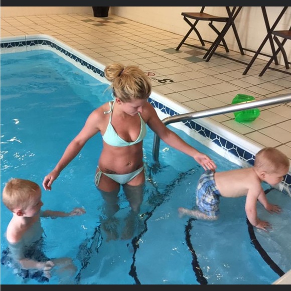 Meet your Posher, Amelia - Picture 2 of 13